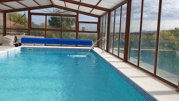 Een verwarmd zwembad