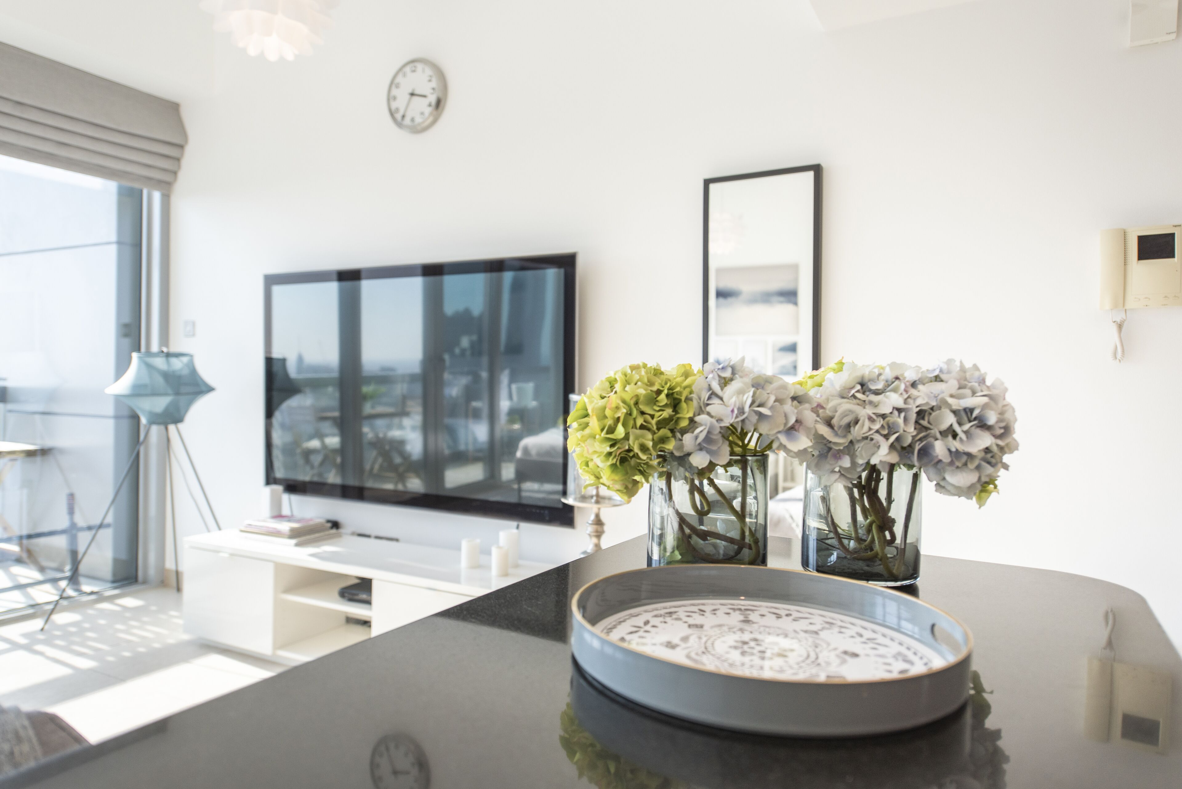 Deluxe Studio | Private kitchen | Fridge, microwave, stovetop, coffee/tea maker