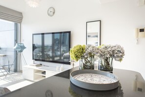 Deluxe Studio | Private kitchen | Fridge, microwave, stovetop, coffee/tea maker - Nasma Holiday Homes Boulevard Walk (Dubai)