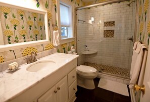 Ensemble douche/baignoire, serviettes fournies
