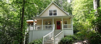 Marchez jusqu'à la ville de cette lumière et lumineux, 3 BR / 2. 5 cabines de bain dans les bois.