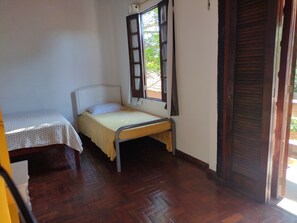 5 habitaciones, tabla de planchar con plancha y wifi gratis