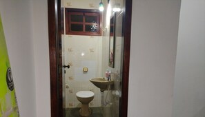 Ducha, jabón, papel higiénico