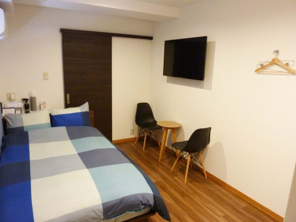 1 bedroom, desk, free WiFi, bed sheets