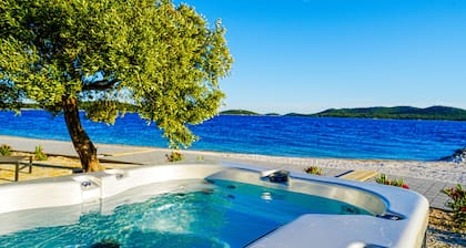 BUQEZ ECO RESORT - Beach Villa 28 - Directly by beach
