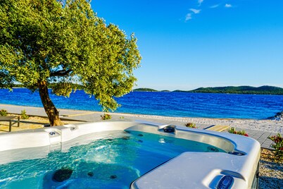 BUQEZ ECO RESORT - Beach Villa 28 - Directly by beach