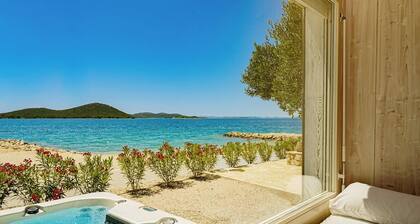 BUQEZ ECO RESORT - Beach Villa 28 - Directly by beach