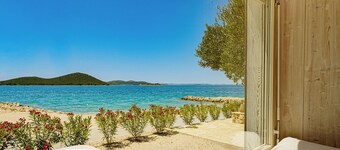 BUQEZ ECO RESORT - Beach Villa 28 - Directly by beach