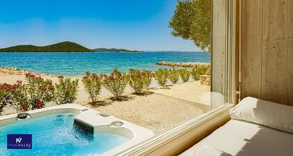 BUQEZ ECO RESORT - Beach Villa 28 - Directly by beach