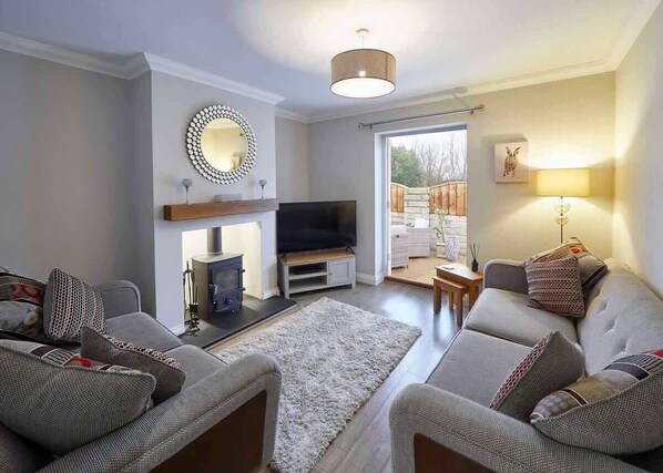 TV, fireplace, offices