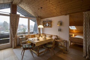 Apartment, 2 Bedrooms, Balcony, Mountain View (Kramerblick) | In-room dining