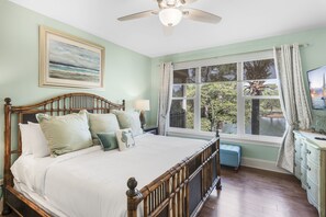 3 bedrooms, iron/ironing board, free WiFi, bed sheets - Lake Views ~ 2 Golf Carts ~ Pet Friendly (Miramar Beach)