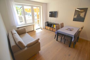 Apartamento, 1 quarto, terraço, vista para a montanha (Chamonix) | Área de estar | TV de tela plana