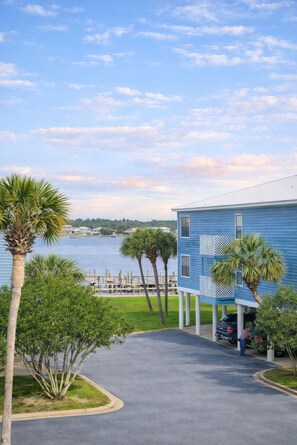 Exterior - Coastal Condo, Pool View, Waterfront Access. Boat slips. Kayak launch.  (Gulf Shores)