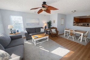 Een smart-tv en boeken