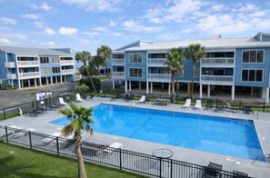 Outdoor pool - Coastal Condo, Pool View, Waterfront Access. Boat slips. Kayak launch.  (Gulf Shores)