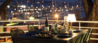 Villa in front of old port Golfe-Juan. Sea view, walk to beach, restaurants. AC!