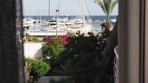 Interior - Villa in front of old port Golfe-Juan. Sea view, walk to beach, restaurants. AC! (Vallauris)