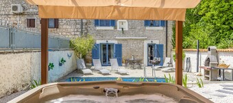 Casa Leona Istriana, stylishly renovated stone house with historical charm