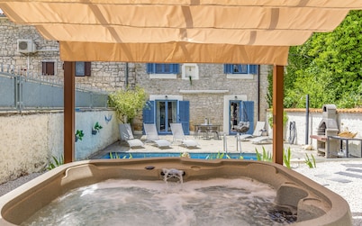 Casa Leona Istriana, stylishly renovated stone house with historical charm