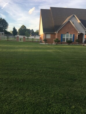 Property grounds - Rental Master Week 2020 Only -Close to Diamond Lake -plenty sleeping space (Hephzibah)