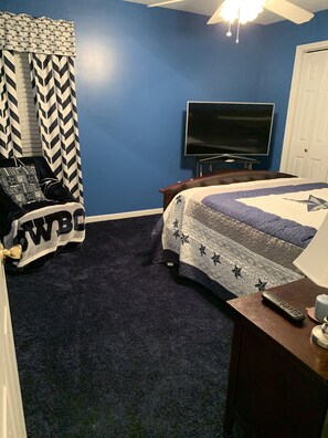 4 bedrooms, iron/ironing board, WiFi, bed sheets