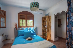 4 bedrooms, in-room safe, iron/ironing board, WiFi