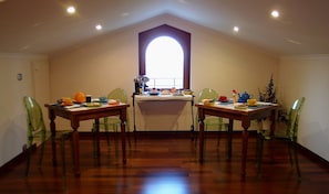 Free daily continental breakfast