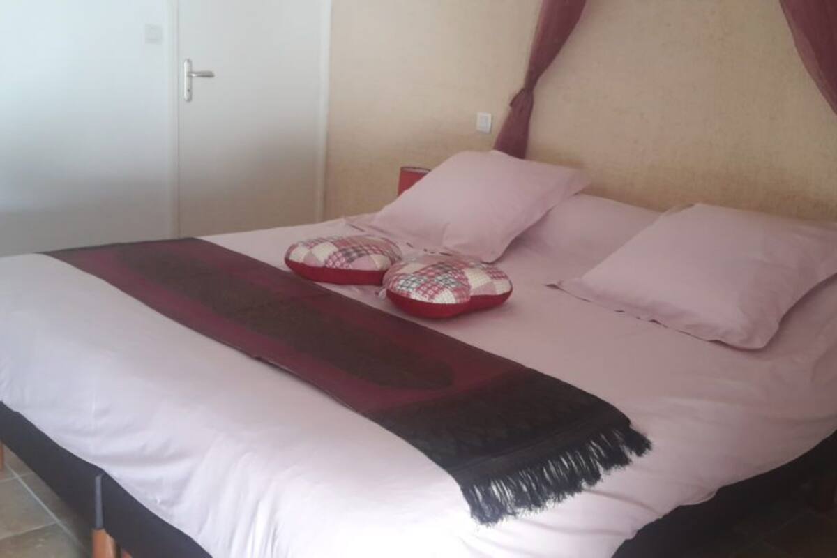 Down duvets, Select Comfort beds, minibar, soundproofing