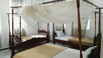 Quadruple Room | Desk, laptop workspace, free WiFi, bed sheets