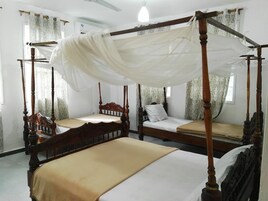 Habitación cuádruple | Escritorio, espacio para trabajar con un portátil, wifi gratis