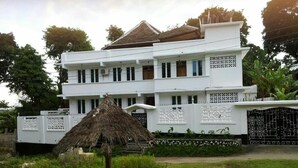 Ảnh chưa phân loại, 3 trong số 28 ảnh, nút