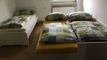 3 habitaciones, cuna de viaje, wifi gratis y ropa de cama