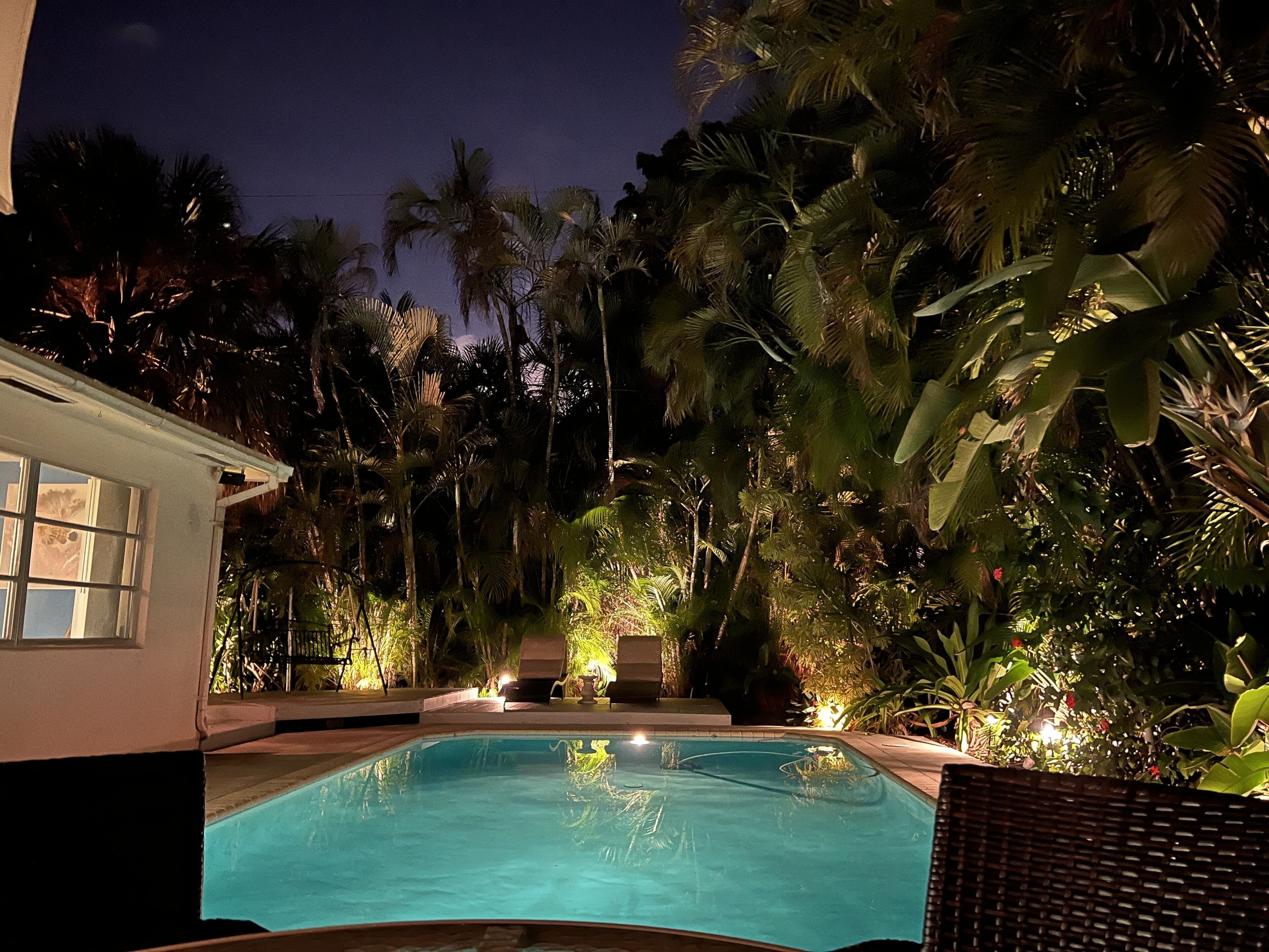 室外游泳池，恒温泳池