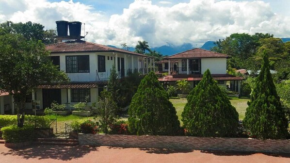 Fachada de la propiedad