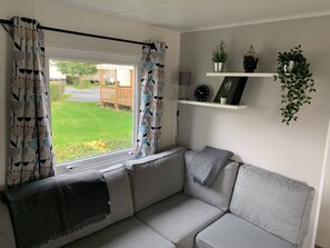 Televisión, reproductor de DVD y estéreo