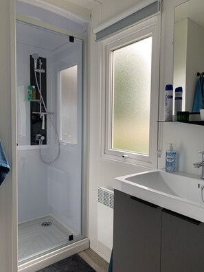 Shower, towels