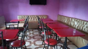 Sudah termasuk sarapan ala kontinental setiap hari