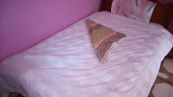 Kamar Single | Meja kerja, tirai kedap cahaya, Wi-Fi gratis, dan seprai linen