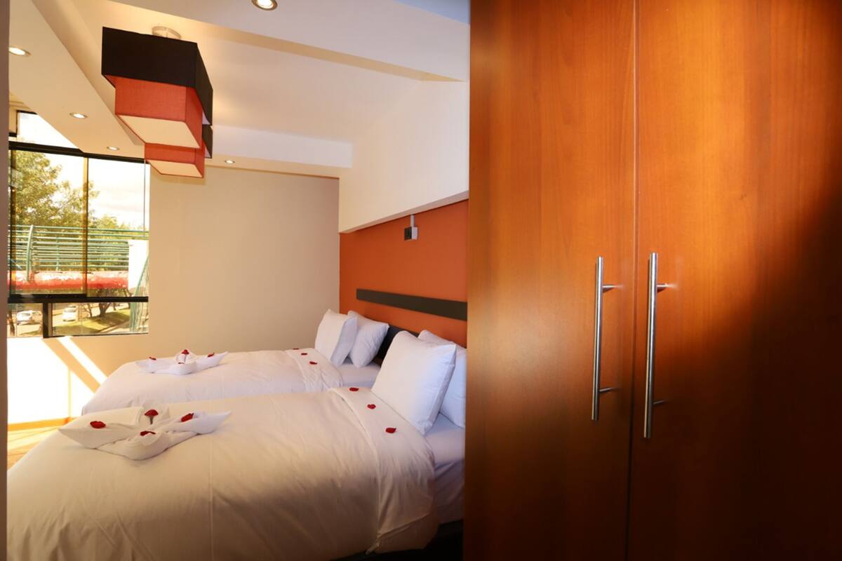 Quarto standard, 1 cama de casal | 6 quartos, cofres nos quartos, espaço de trabalho para notebook