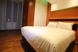 Deluxe Room, 1 Queen Bed | In-room safe, laptop workspace, blackout drapes, free WiFi - Capac Hotel II (Cusco)