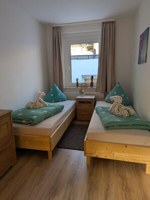 2 Schlafzimmer, Bügeleisen/Bügelbrett, Reisekinderbett, kostenloses WLAN