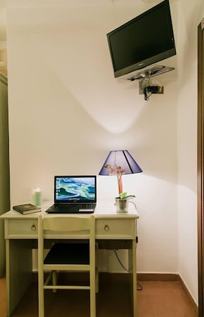 Double or Twin Room | Room amenity