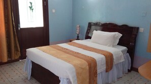 خزنة داخل الغرفة وستائر تعتيم وواي فاي مجانًا وملاءات أسرّة