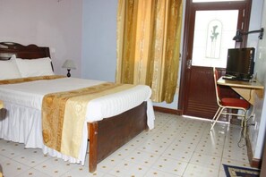 خزنة داخل الغرفة وستائر تعتيم وواي فاي مجانًا وملاءات أسرّة