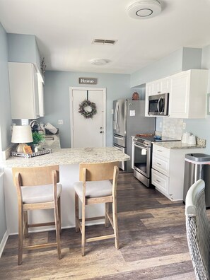 Fridge, microwave, oven, stovetop - TAMPA !! 10min from de airport, 5 min James Stadium, 1 hour Disney 10 min Amelia (Tampa)