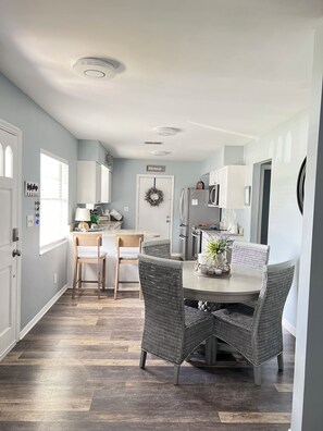 Dining - TAMPA !! 10min from de airport, 5 min James Stadium, 1 hour Disney 10 min Amelia (Tampa)