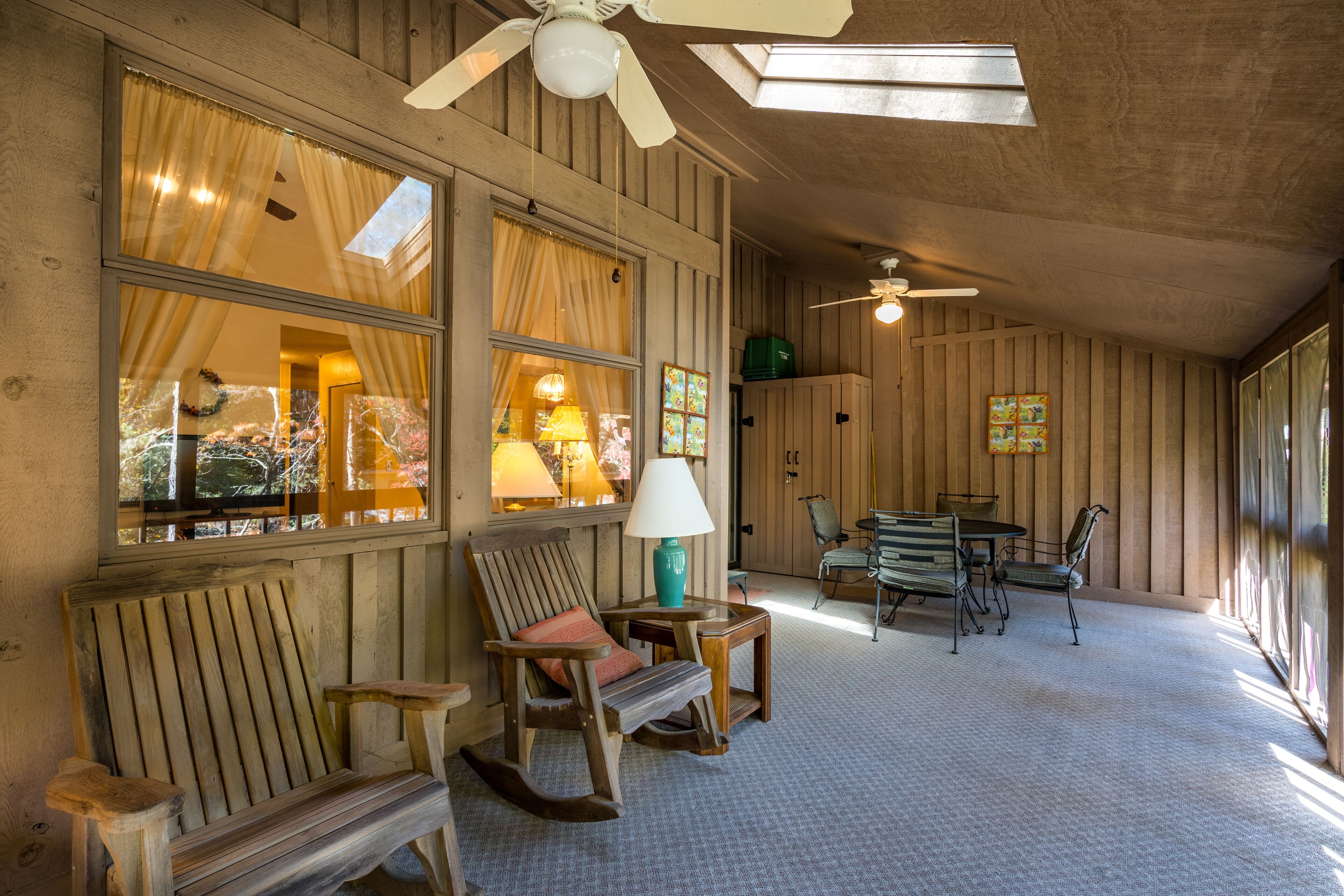 The Woods - Cozy Townhouse with Amenities!