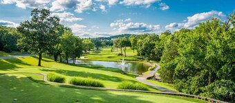The Holiday House at Pointe Royale Golf Village: A Branson Getaway