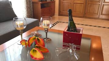 Deluxe Double Room | Desk, laptop workspace, free WiFi